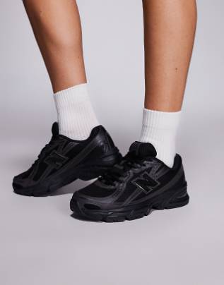 New Balance New Balance 740 'Triple Black'