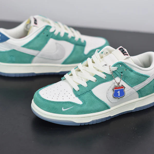 Nike Dunk Low x Kasina