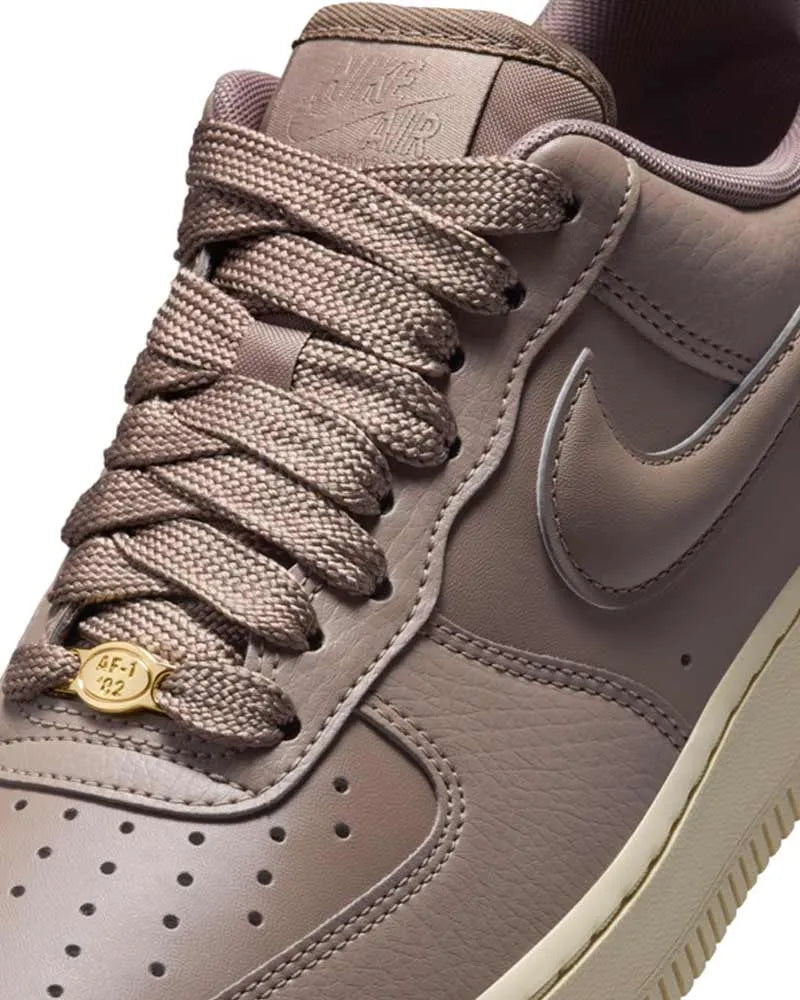 Tênis Air Force 1 feminino '07 'Mink Brown Puffy Swoosh'