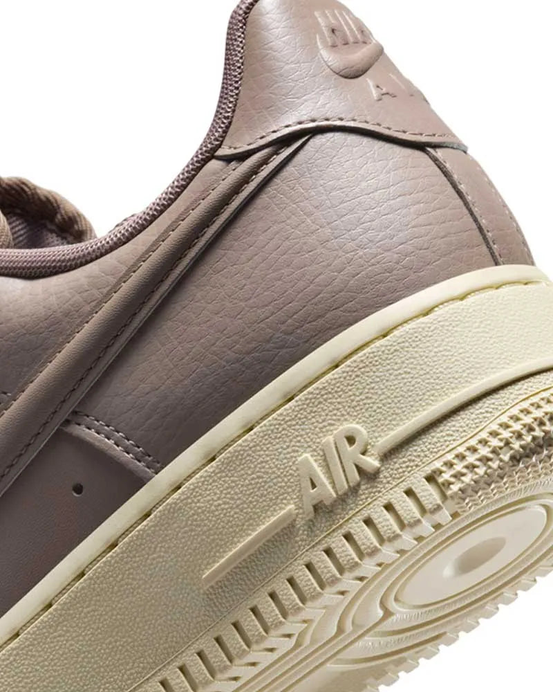 Tênis Air Force 1 feminino '07 'Mink Brown Puffy Swoosh'