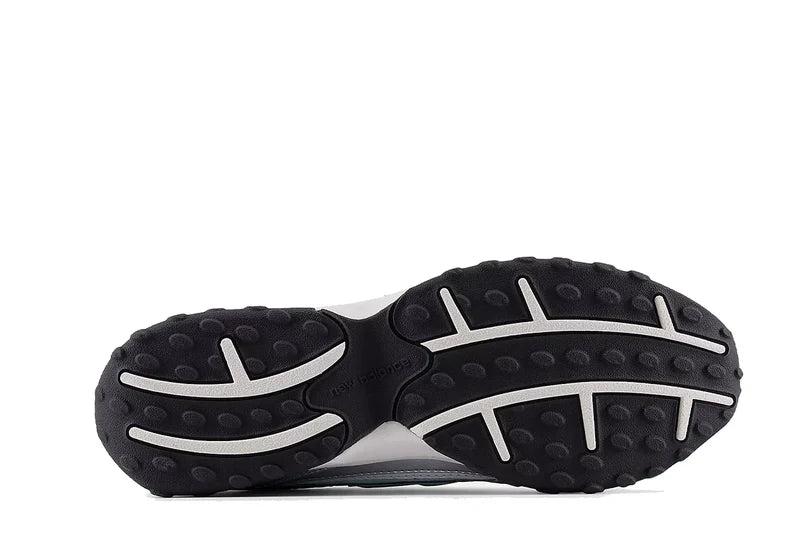 New Balance 204L Light Silver Metallic Prata