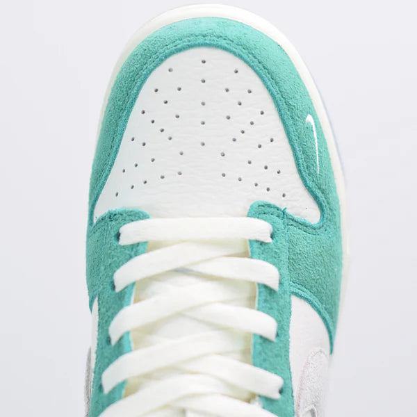 Nike Dunk Low x Kasina