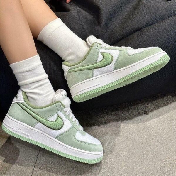 Wmns Air Force 1 '07 LX 'Fleece - Honeydew