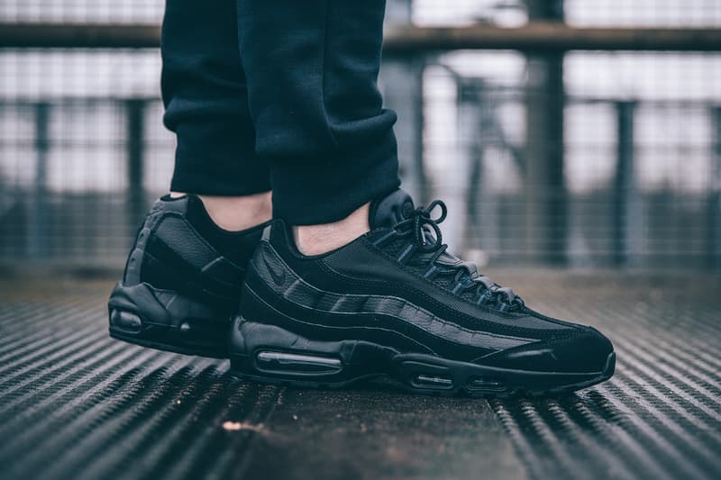 Air Max 95 Essential 'Triple Black'