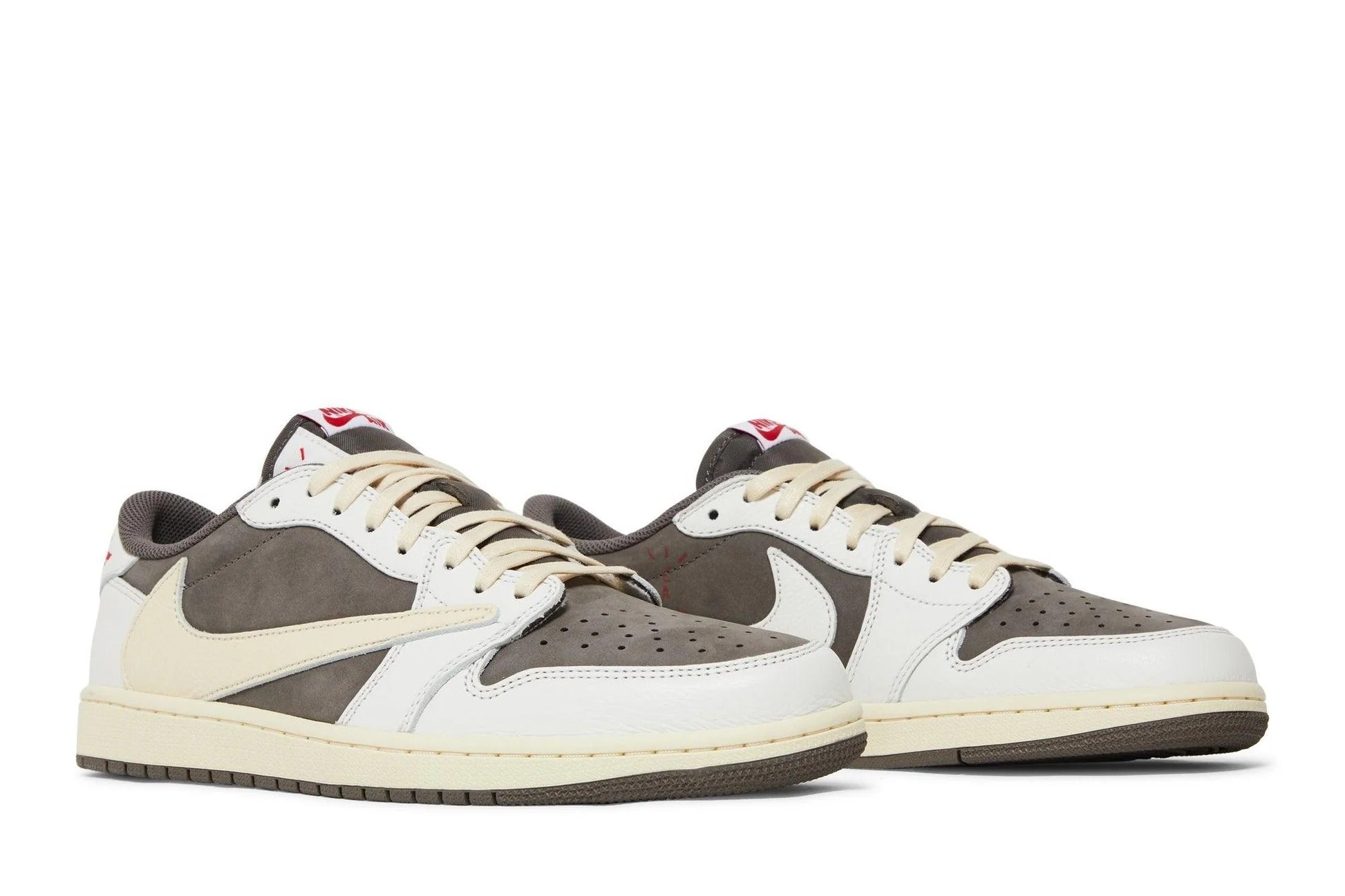 Tênis Travis Scott x Air Jordan 1 Low OG Reverse Mocha Bege