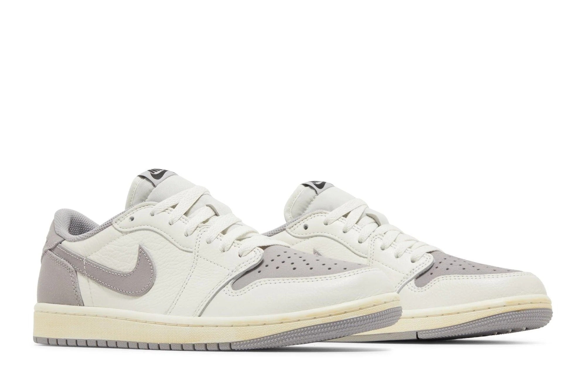 Tênis Air Jordan 1 Retro Low OG 'Atmosphere Grey' Roxo