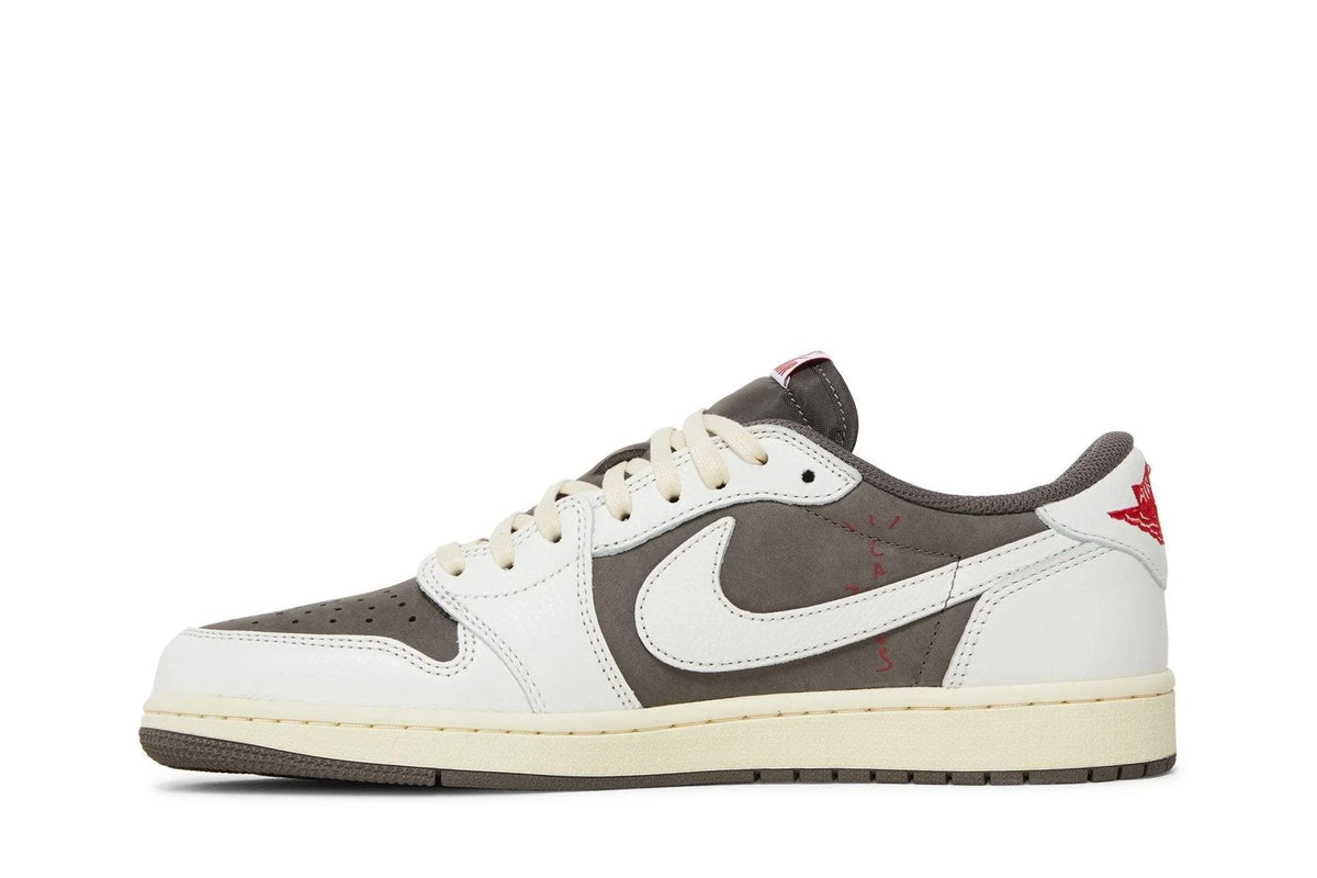 Tênis Travis Scott x Air Jordan 1 Low OG Reverse Mocha Bege