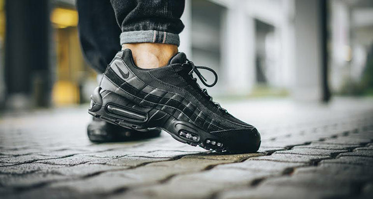 Air Max 95 Essential 'Triple Black'