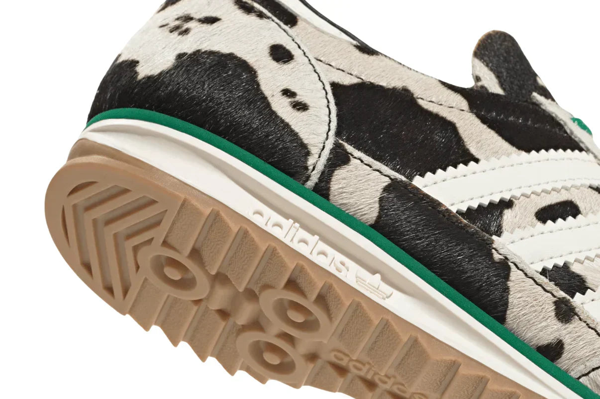 Tênis Adidas SL 72 Og Court Green Cow Print Bege detalhe do material