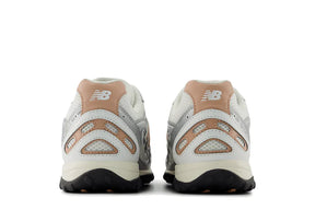 New Balance 204L Silver Metallic Flat Taupe Prateado